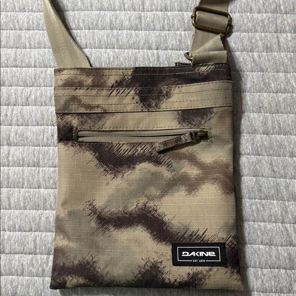 Dakine Tan and Brown Crossbody Bag